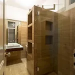 Spacious 3 Bedroom Flat In Charming Apartment