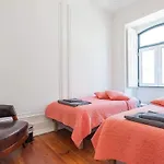Spacious 3 Bedroom Flat In Charming Apartment Lisbon