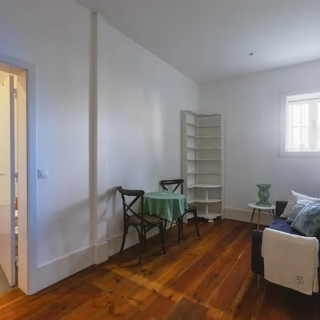 Spacious 3 Bedroom Flat In Charming شقة *