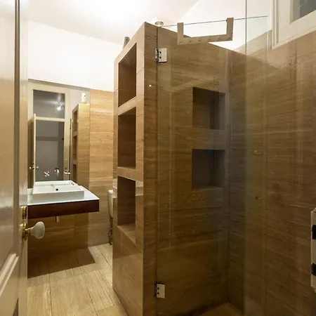 Spacious 3 Bedroom Flat In Charming شقة